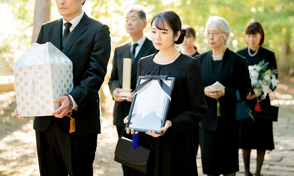 忙著應付「活人」，卻錯過真正的告別